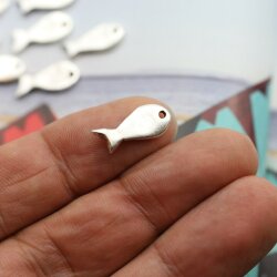 20 Fish Charms 18 x 8 mm (Ø 1.2 mm)