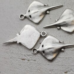 5 Stingray Charms Pendants 46 x 25 (Ø 3 mm)