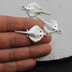 5 Stingray Charms Pendants 46 x 25 (Ø 3 mm)