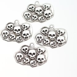 1 Totenkopf Anhänger 38x27 (Ø 3 mm)