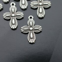 20 Charms Cross 18x13 mm (Ø 1,2 mm)