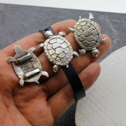 1 Turtle Charm 42x25 mm (Ø 11x3 mm)