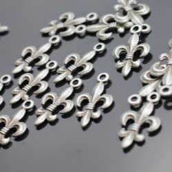 10 Pendants, Charms Fleur de Lis 24x14 mm (Ø 2 mm)