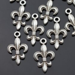 10 Pendants, Charms Fleur de Lis 24x14 mm (Ø 2 mm)