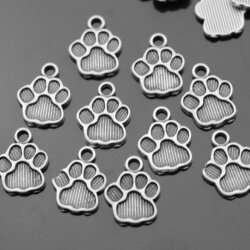 20 Paw Charms Pendants 12 mm (Ø 2 mm)