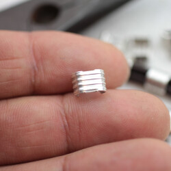 20 Metallperlen Klemmen, Schiebeperlen 6x6 mm (Ø 6 mm)