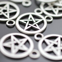 10 Star Pendants Charms 20 mm (Ø 3 mm)