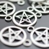 10 Star Pendants Charms 20 mm (Ø 3 mm)