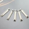 10 Zamak Anhänger 30x5 mm (Ø 4 mm)