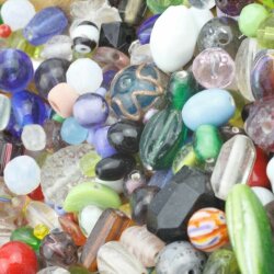 Multimix of phantastic Beads in various colours, shapes, sizes and materials, about 450 gr, Enjoy Beading!