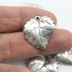 10 Leaf Charms Pendants