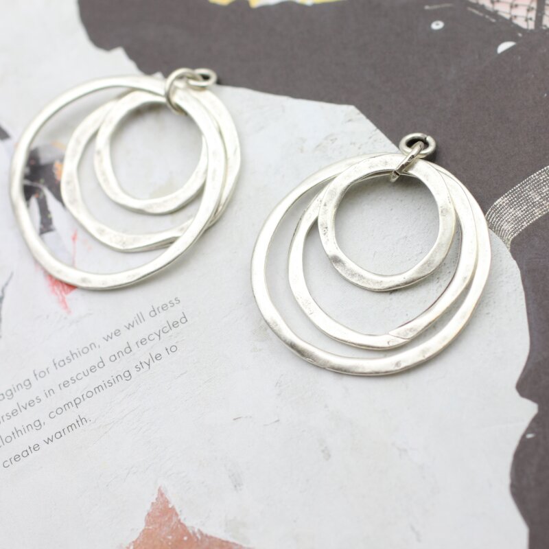 5 Kreise Anhänger, Drei Ring Anhänger, Altsilber, 7,14
