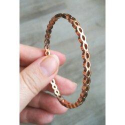 Beautiful metall bracelet with clicking closure