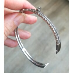 Hochwertiges Metallarmband mit Metallcharm