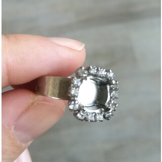 Ring setting with crystal border for 10 mm Rivoli Crystals