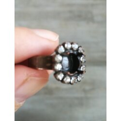 Ring setting with crystal border for 10 mm Rivoli Crystals