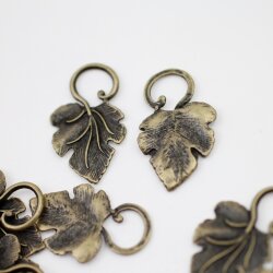 10 Leaf charms, Antique Bronze Artisan Pendant, Leaf Pendant