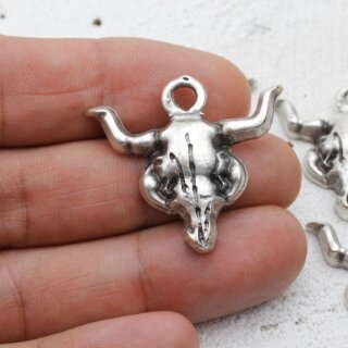 Bull Head Charm, Longhorn skull pendant, Cattle Skull Pendant, Buffalo, Skull