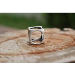 Cube Geometric Ring