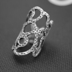 Filigree Oval Pattern Long Ring