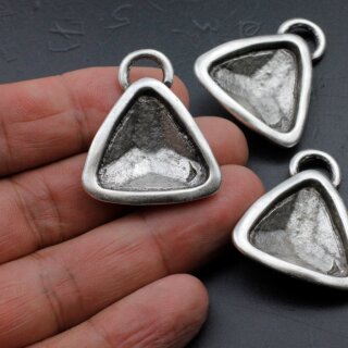 1 Pendants setting for Triangle Swarovski 4727 - 23 mm