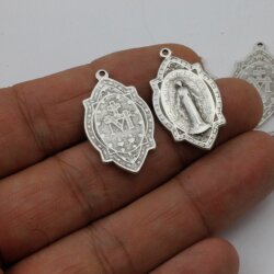 10 Miraculous Medal, Holy Mary charms