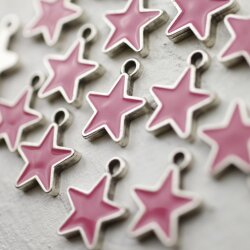 10 Stern Charms Anhänger mit Pinker Emaille