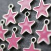 10 Stern Charms Anhänger mit Pinker Emaille