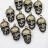 10 Totenkopf Anhänger Altmessing