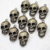 10 Totenkopf Anhänger Altmessing