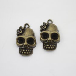 10 Lady Totenkopf Anhänger, altmessing Charms