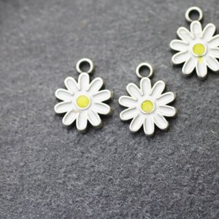 10 Enamel Daisy Charms, White Daisy Flower, Flower Charms, Daisy Pendant