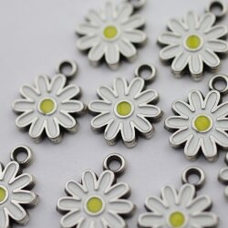 10 Enamel Daisy Charms, White Daisy Flower, Flower Charms, Daisy Pendant