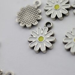 10 Enamel Daisy Charms, White Daisy Flower, Flower Charms, Daisy Pendant