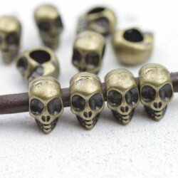 10 Totenkopf Perlen, altmessing
