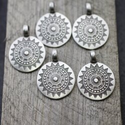 5 Sun Mandala Round Disc Pendants 29 mm (Ø 6 mm), antique silver