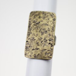 Rechteckiger Ring, gehämmert 1,6x3,1 cm, Altmessing