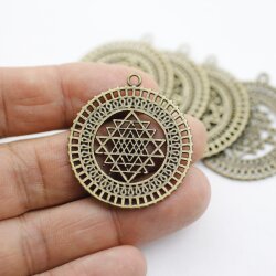 5 Anhänger Shri Yantra 36 mm, altmessing