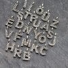 Süße Buchstaben Anhänger Charms mit Kristallen, Altsilber G