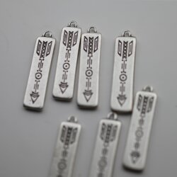 10 Silver Arow Charms, Arow Pendant, Antique Silver