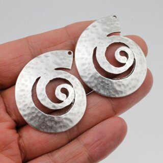 Hammered pendant spiral