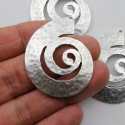 Hammered pendant spiral