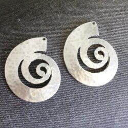 Hammered pendant spiral