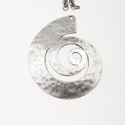 Hammered pendant spiral