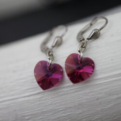 Fuchsia Glam Herz Ohrringe mit 10 mm Swarovski Kristallen, handgefertigt